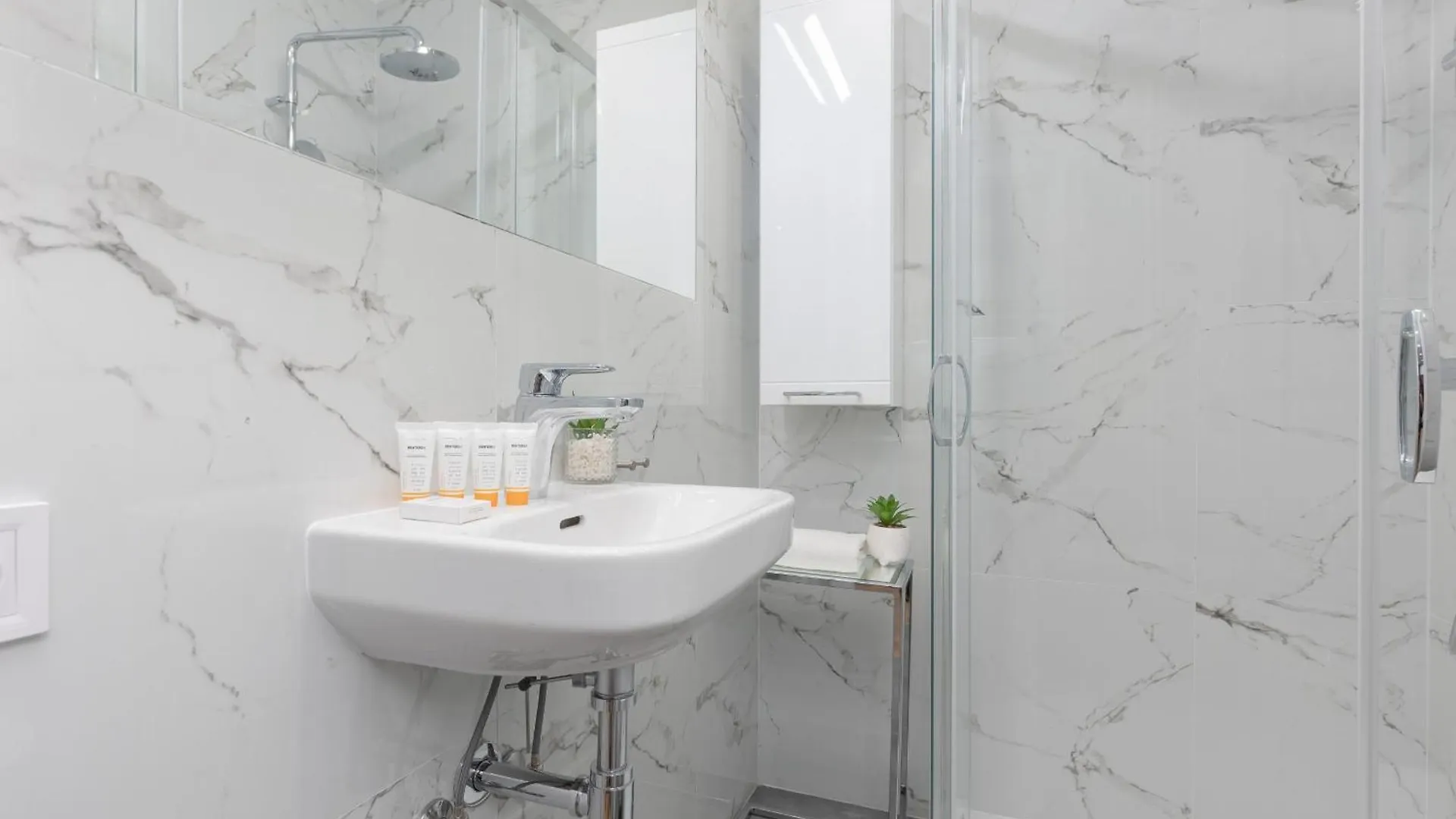 Apartment Studio Bruna Metro Pole Mokotowskie By Noclegi Renters Warsaw