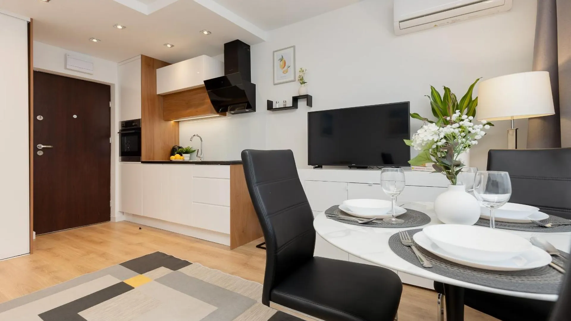 Apartment Studio Bruna Metro Pole Mokotowskie By Noclegi Renters Warsaw
