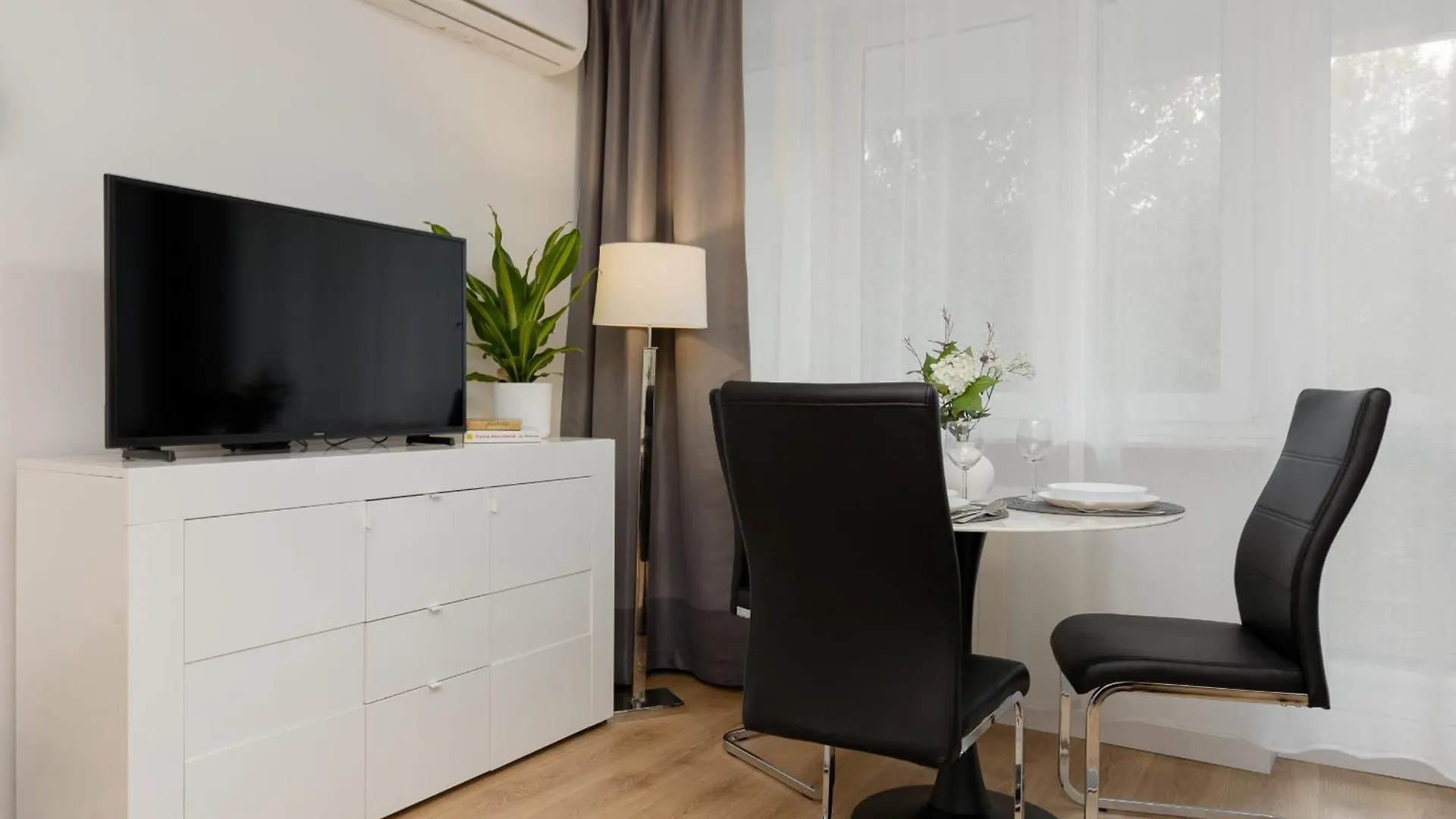 Studio Bruna Metro Pole Mokotowskie By Noclegi Renters Warsaw Poland